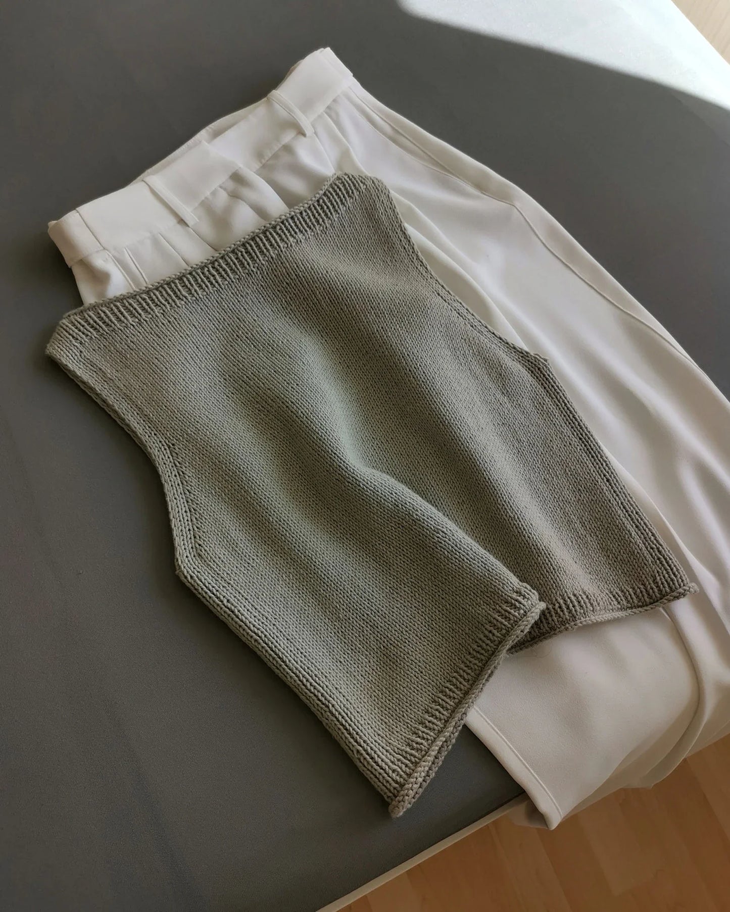 SABAI Top Knitting Pattern – Beginner PDF (3 Languages)